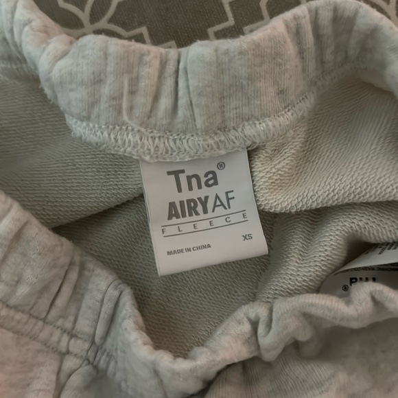 TNA XS „Airy Af Fleece” - Picture 3 of 3
